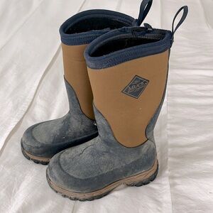 MUCK boots toddler boys size 10